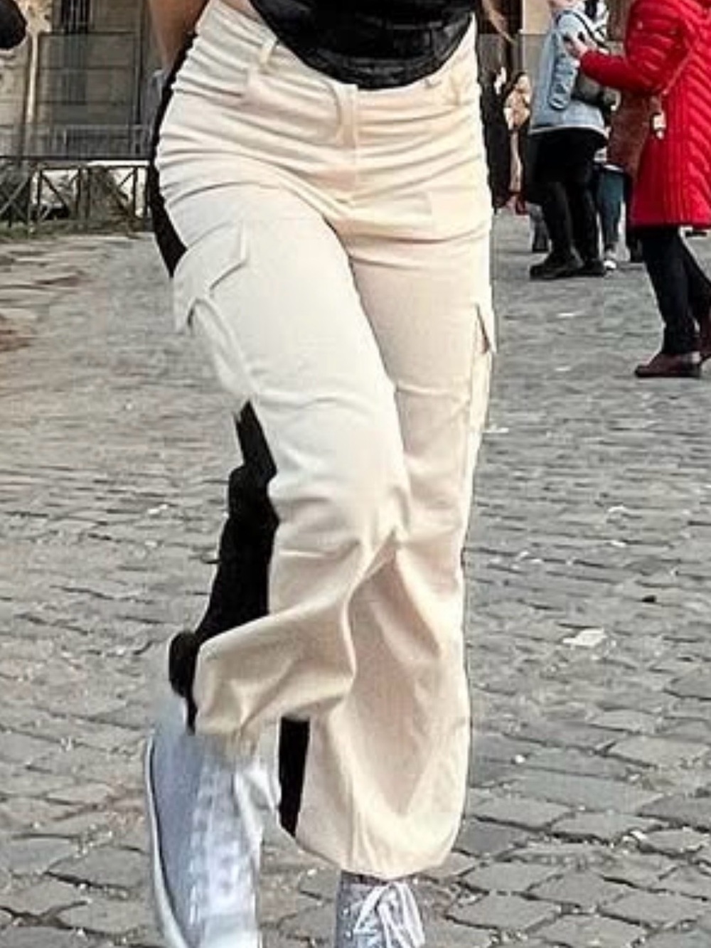 SHEIN Cream Wide-Leg Cargo Jeans with Black Side Panels